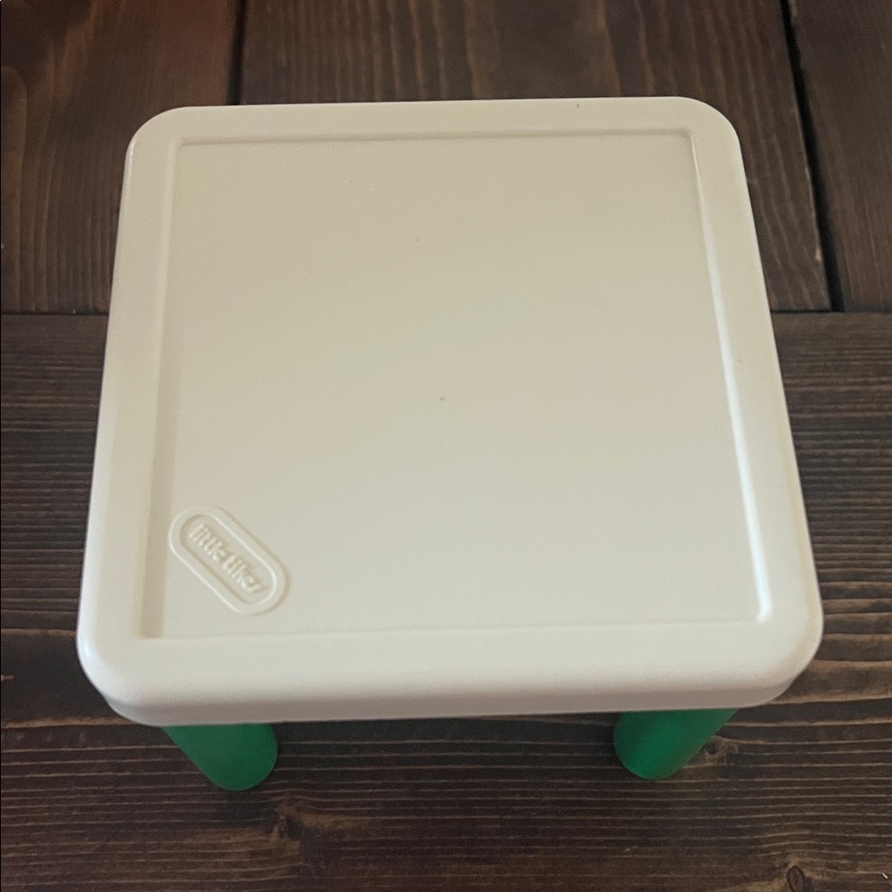 Little Tikes play White and Green Kids Table